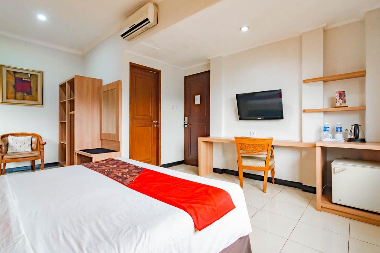 Cihampelas Hotel 2 Mitra Reddoorz バンドゥン エクステリア 写真