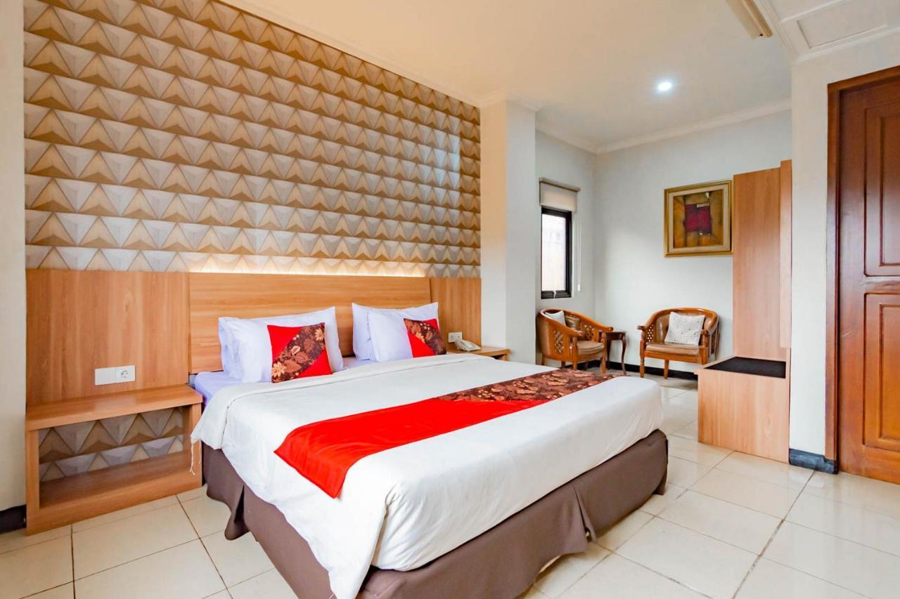 Cihampelas Hotel 2 Mitra Reddoorz バンドゥン エクステリア 写真