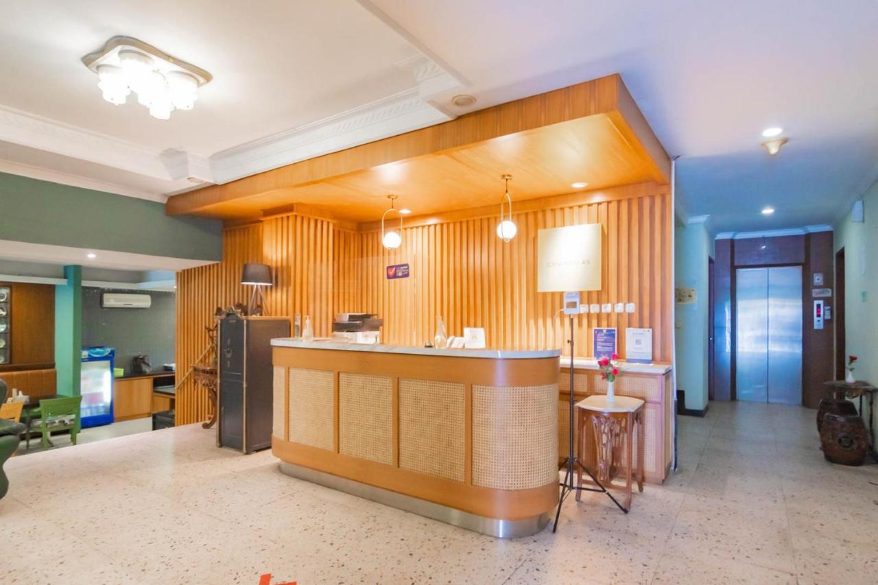Cihampelas Hotel 2 Mitra Reddoorz バンドゥン エクステリア 写真