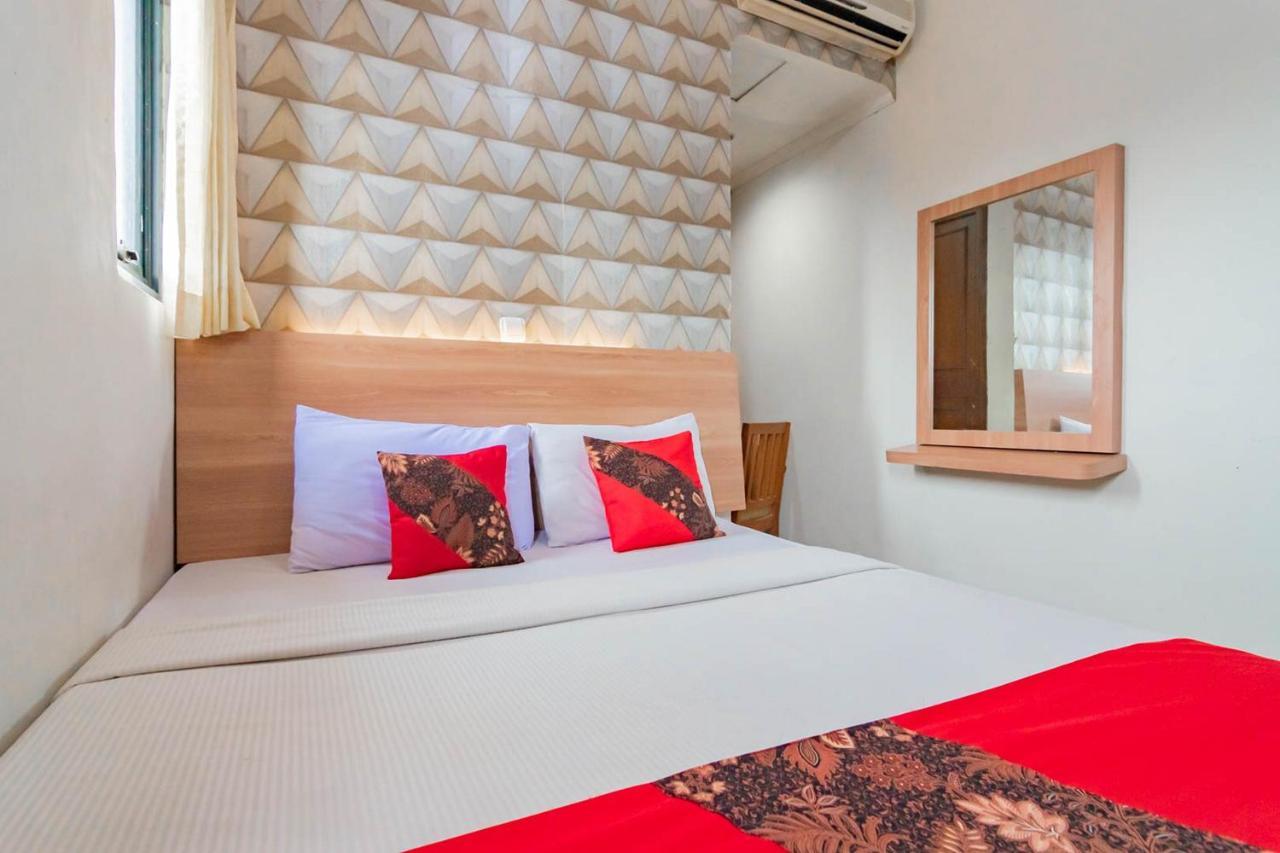 Cihampelas Hotel 2 Mitra Reddoorz バンドゥン エクステリア 写真
