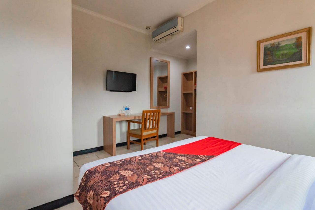 Cihampelas Hotel 2 Mitra Reddoorz バンドゥン エクステリア 写真