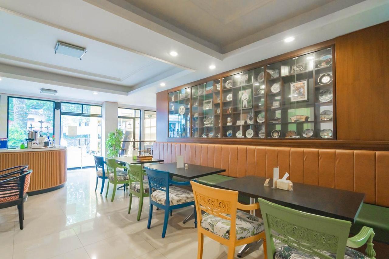 Cihampelas Hotel 2 Mitra Reddoorz バンドゥン エクステリア 写真