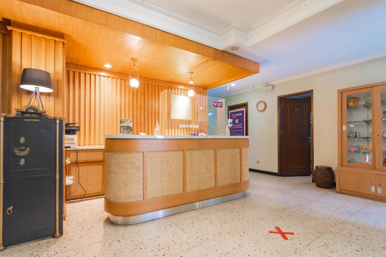 Cihampelas Hotel 2 Mitra Reddoorz バンドゥン エクステリア 写真